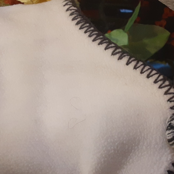 REAL MADRID,  Peruvian Tasseled Fleece Lined Beanie - Picture 11 of 11